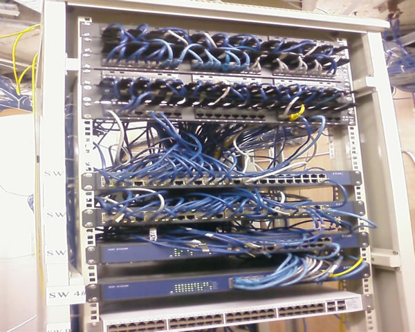 香港机房运营商全面评测与对比分析